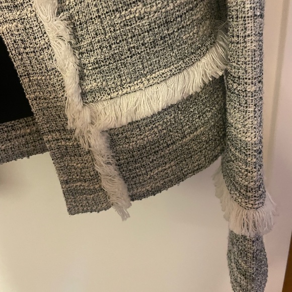 Club Monaco Tweed cropped jacket with fringes- size xs - Picture 3 of 3